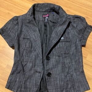 Gray Textured Blouse with Notched Lapels and Structured Shoulders